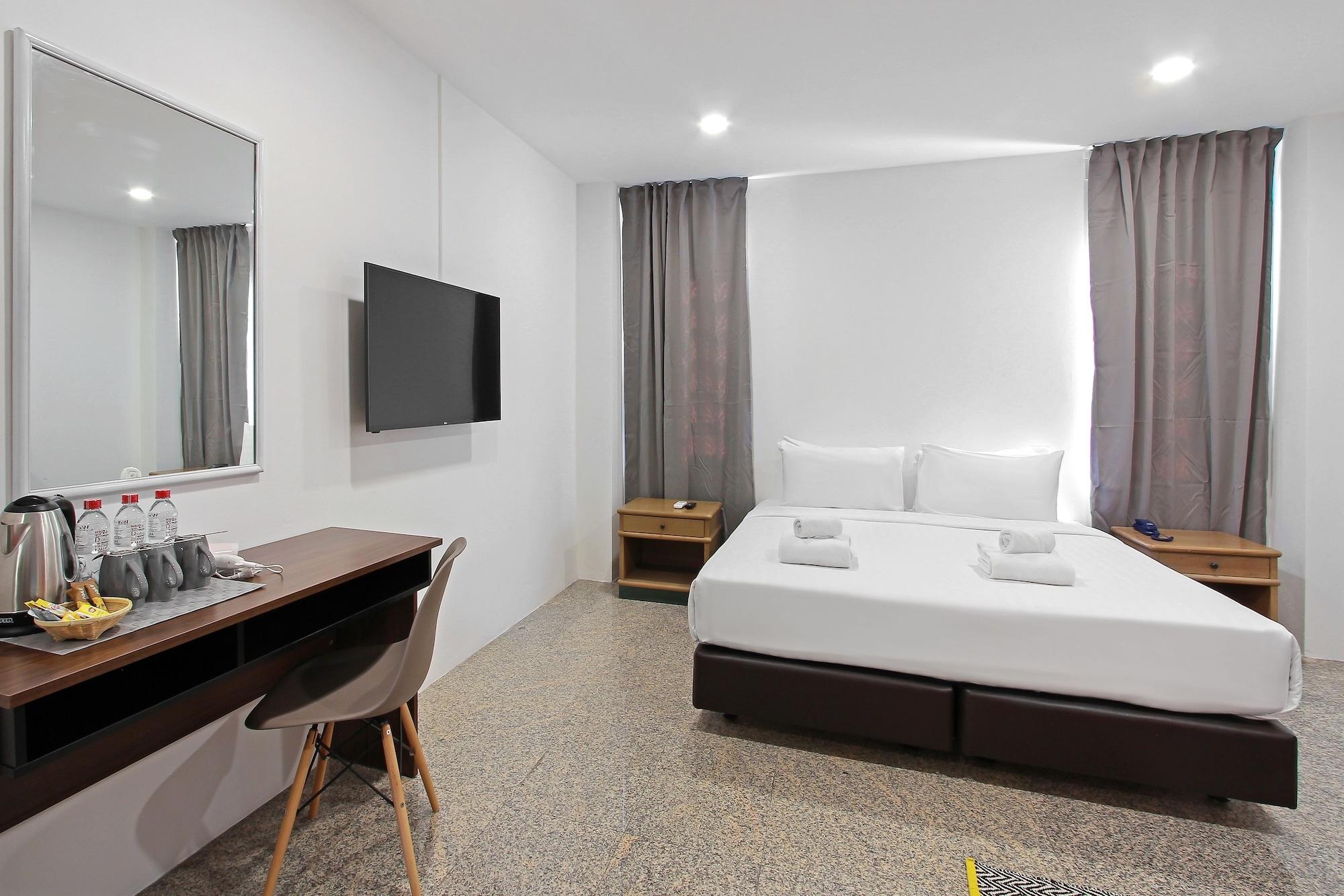 Pula Silom Hotel Bangkok Exterior photo