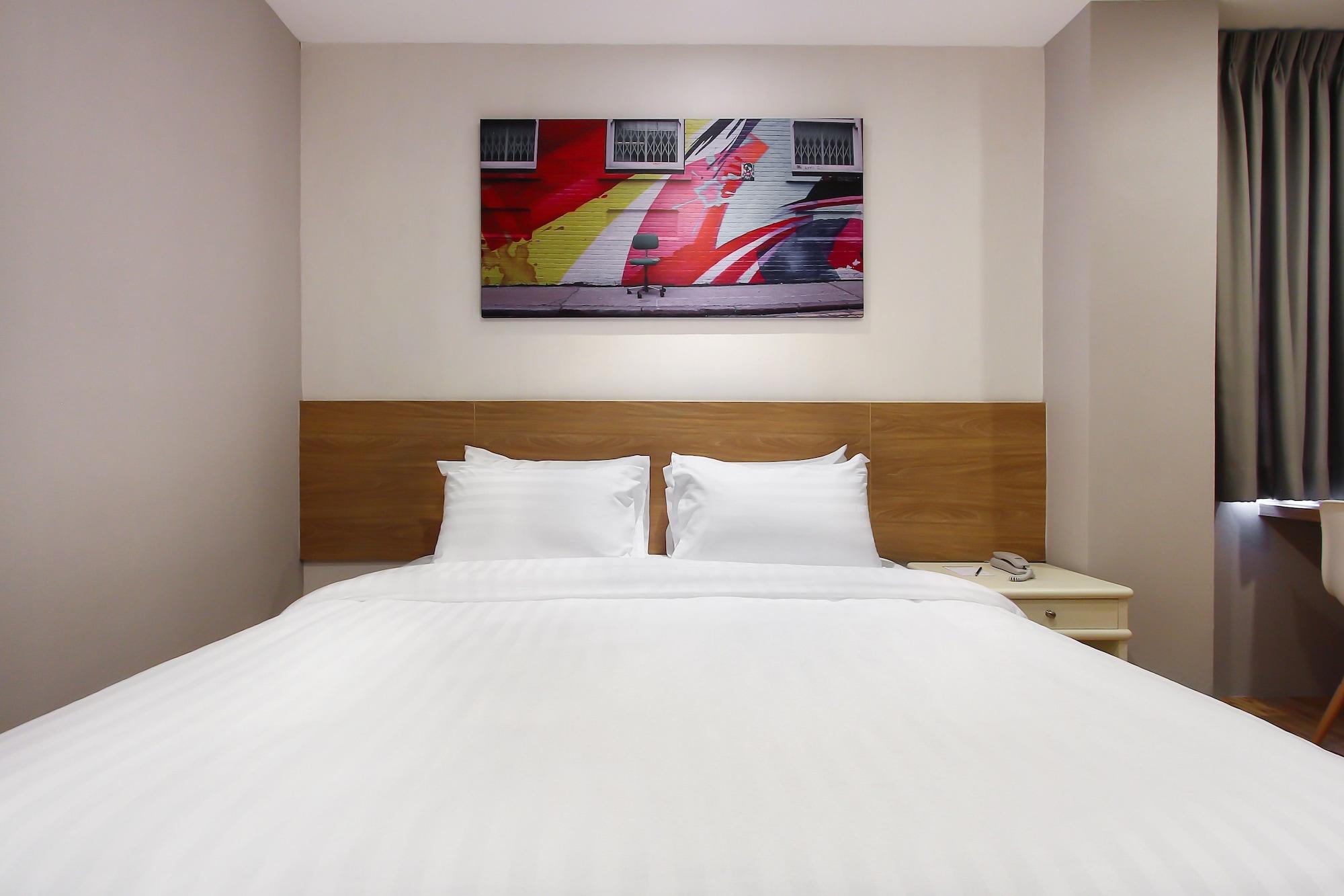 Pula Silom Hotel Bangkok Exterior photo