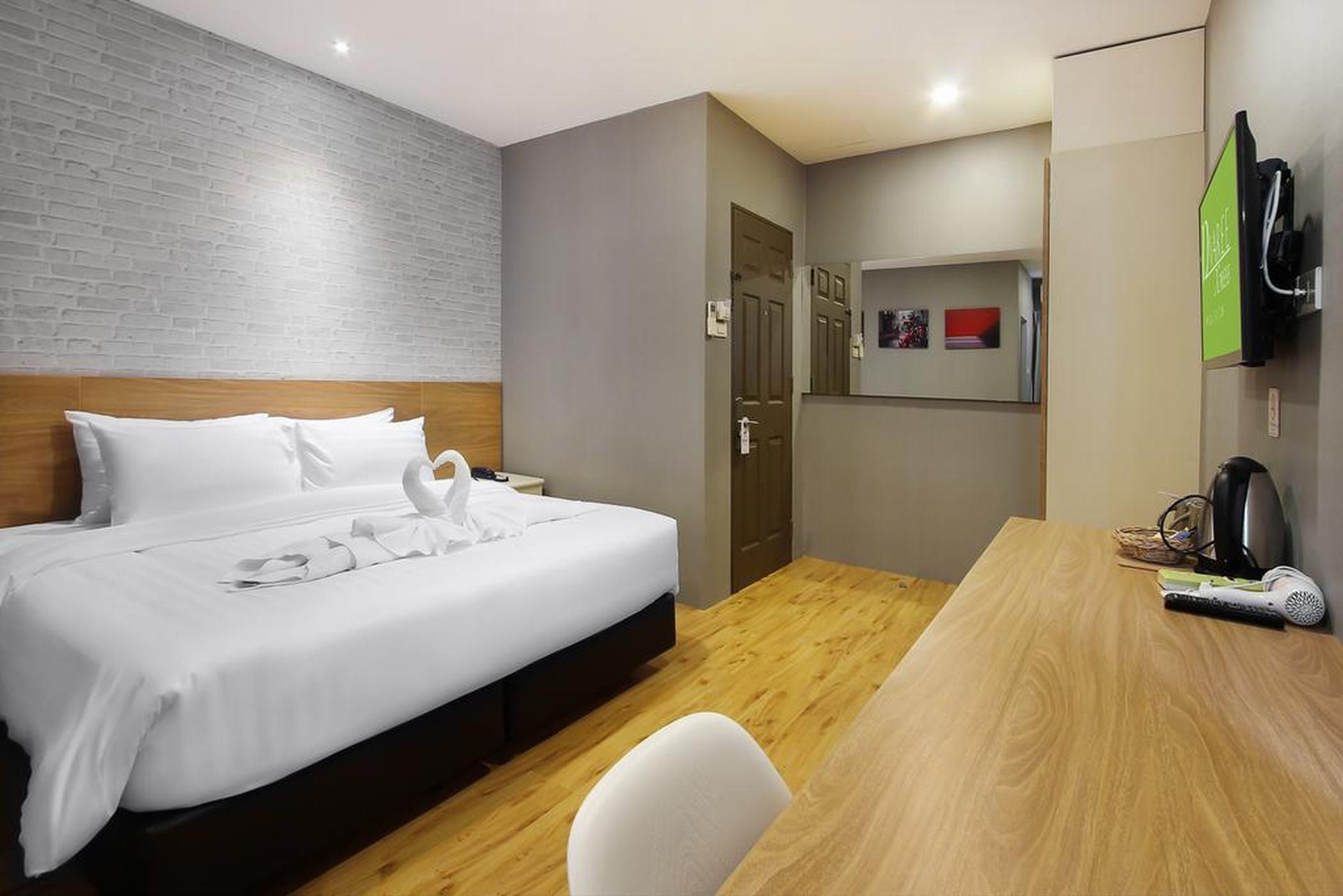 Pula Silom Hotel Bangkok Exterior photo