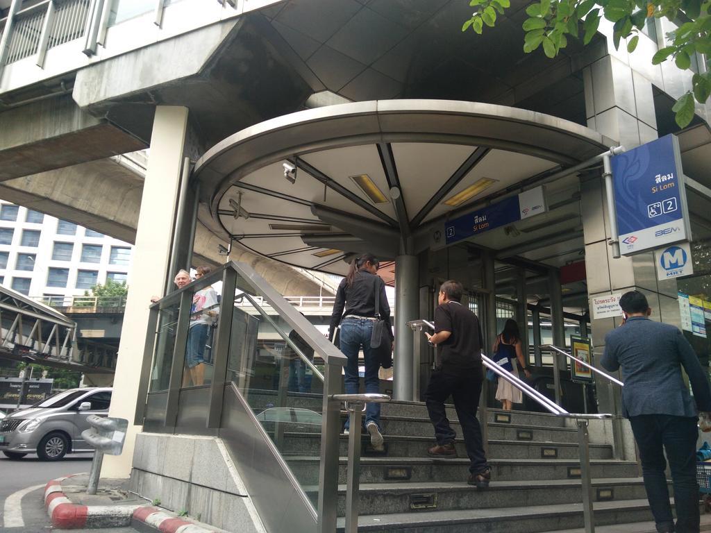 Pula Silom Hotel Bangkok Exterior photo